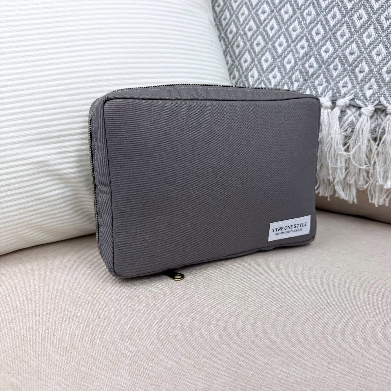 Luxury T1D Essentials Bags for Cool Grey diabetes supplies and insulin pumps