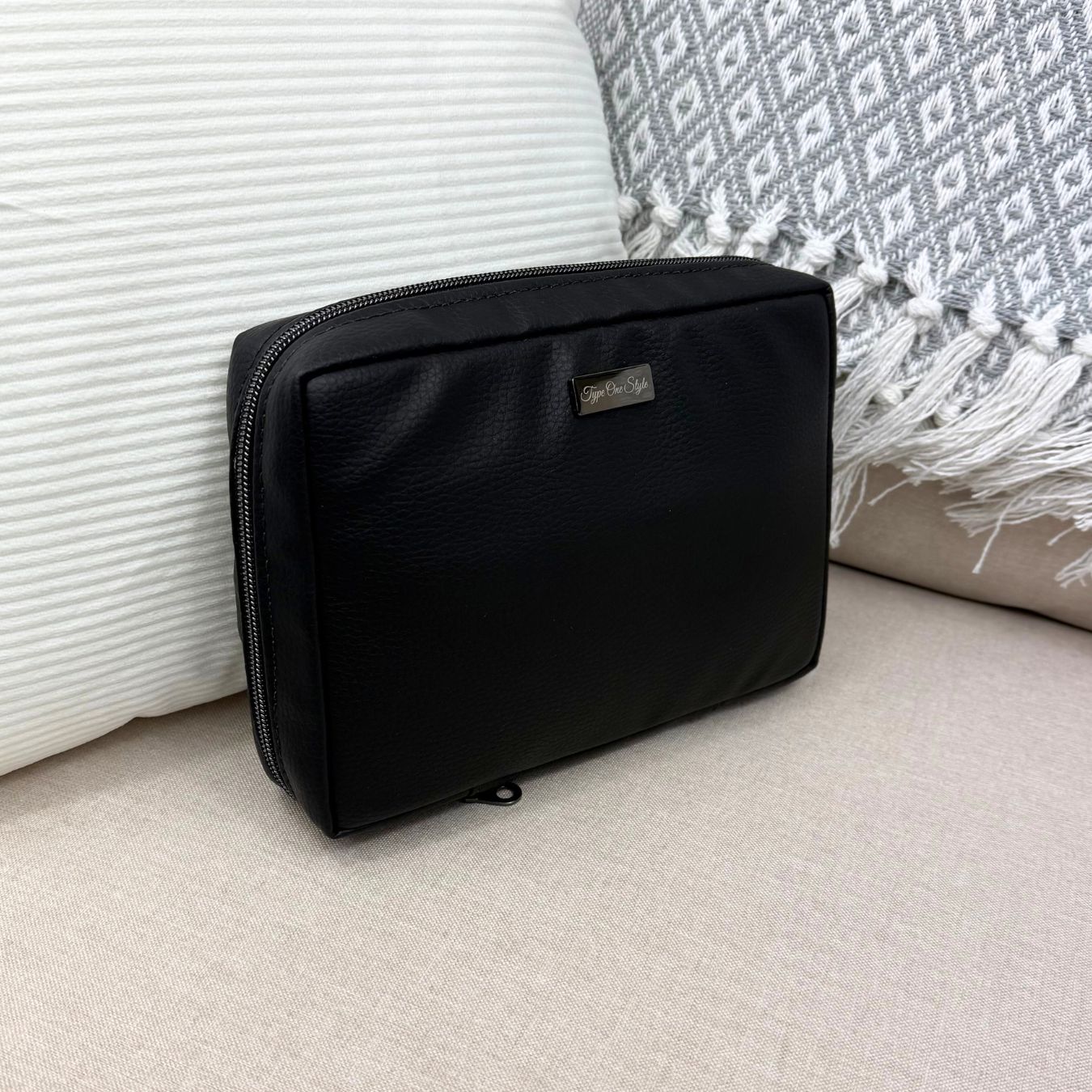 Luxury T1D Essentials Bags for Cool Grey diabetes supplies and insulin pumps