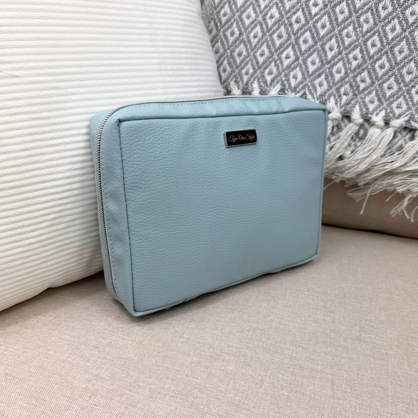 Luxury T1D Essentials Bags for Luxury Sky Blue diabetes supplies and insulin pumps