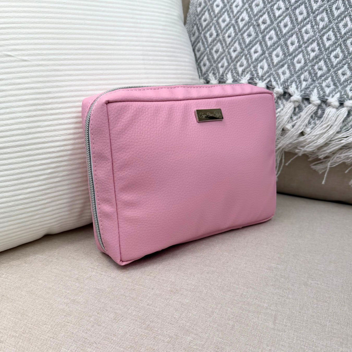 Luxury T1D Essentials Bags for Luxury Cute Pink diabetes supplies and insulin pumps